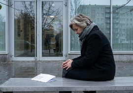 Mąż przez całe życie mówił, żebym nie zawracała sobie głowy rachunkami - "ja się tym zajmuję". Zmarł w październiku. W grudniu przyszło pismo z banku. Mieliśmy trzy kredyty, o których nie wiedziałam