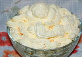 Krem „Charlotte”: przepis na francuski krem do wypieków