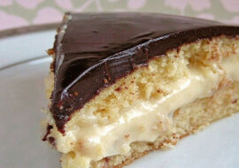 Bostoński kremowy tort: lekki i puszysty deser