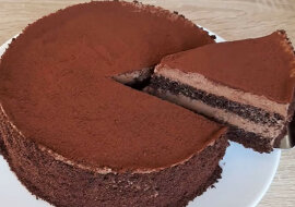 Tort truflowy o czekoladowym smaku. Delikatny i bardzo smaczny