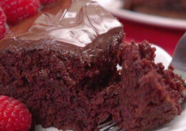 Szybki tort czekoladowy: bardzo łatwy w przygotowaniu