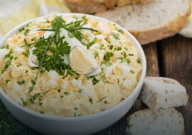 Prosty przepis na pastę jajeczną. Zrobisz w niecałe pół godziny. Przepis, który koniecznie musisz zapisać