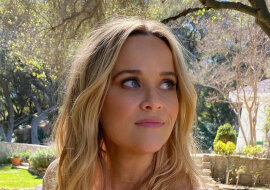 Owocowy sad: Reese Witherspoon przymierzyła jeden z najgorętszych wzorów lata 2021