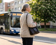 W autobusie do Ciechanowa synowa usiadła dwa rzędy przede mną, z koleżanką. Do samego dworca tłumaczyła, że "teściowa po sanatorium zostaje u nas na stałe, a w jej mieszkaniu zamieszka Kasia z chłopakiem"