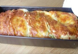 Ciasto czosnkowe z ziołami i serem. W połączeniu z barszczem to po prostu niebo w gębie