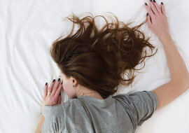 Na co wskazuje chęć spania dłużej niż 8 godzin?