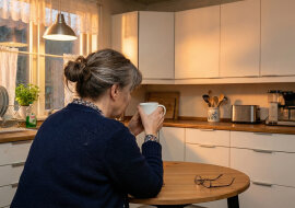 Brat przez całe życie nie interesował się mamą. Kiedy zachorowała, przyjechał z notariuszem. Mama podpisała testament - a mnie nawet nie zadzwoniła. Dopiero sąsiadka powiedziała mi, co się tego dnia stało w mieszkaniu