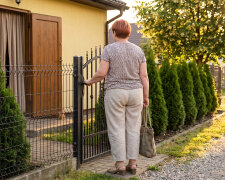 Siostra jak co roku zabrała mamę na lato "na świeże powietrze". W środę mama zadzwoniła do mnie szeptem: żebym przyjechała ją odebrać, bo siostra z mężem od tygodnia są w Chorwacji, a ona pilnuje im domu i karmi psa