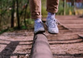 Dlaczego swędzi stopa: odczytywanie przesądów według dni tygodnia