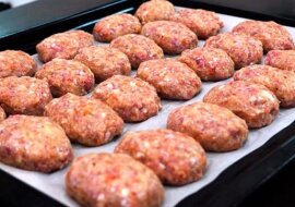 Kotlety należy piec, nie smażyć. Wypróbuj ten przepis, w inny sposób już nie będziesz chciała gotować
