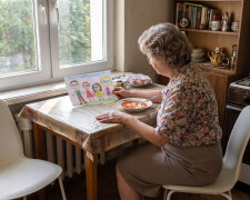 Wnuka odbieram z przedszkola od września codziennie - "tylko do stycznia, mamo, potem wraca pani Marta". W tramwaju zapytał, ile kosztuję. Bo tata mówił mamie, że "Marta bierze trzydzieści za godzinę, a babcia nic, więc po co ta Marta"
