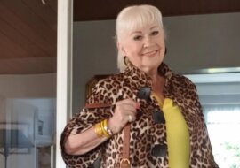 Jak powinna się ubierać stylowa 70-letnia kobieta. Pokazuje emerytka z Niemiec