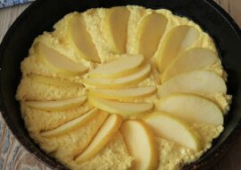 Zamiast serników na śniadanie gotuję na patelni szybkie ciasto twarogowe z jabłkami