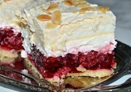 Ciasto „Malinowy król”. Jest proste w przygotowaniu, ale okazuje się bardzo smaczne