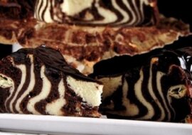 Pyszny i kremowy sernik zebra