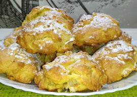 Włoskie miękkie ciasteczka z jabłkami i orzechami włoskimi