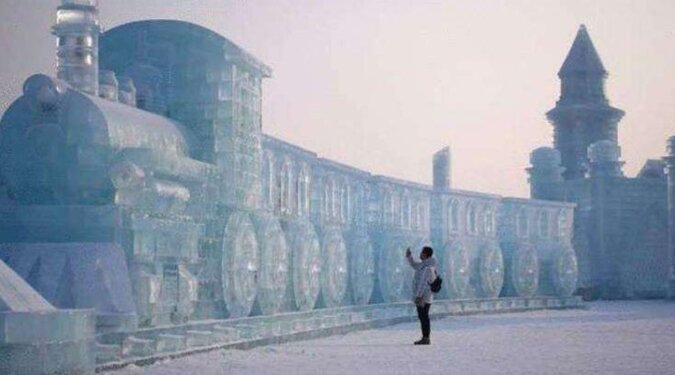 Zapierające dech w piersiach zdjęcia z największego na świecie festiwalu śniegu i lodu w Chinach