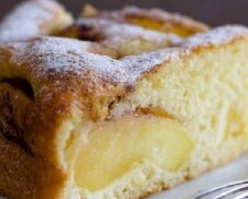 Przepis na tanie ciasto bez masła, śmietany i jajek: lekkie, puszyste, owocowe