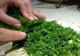 Zobacz jak zachować świeżość koperku w lodówce