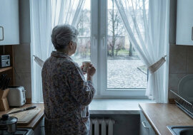 Przez 6 lat pilnowałam wnuków, żeby synowa mogła pracować. Kiedy poszłam na operację kolana, synowa znalazła opiekunkę. Teraz opiekunka przychodzi codziennie, a ja nie dostaję nawet telefonu