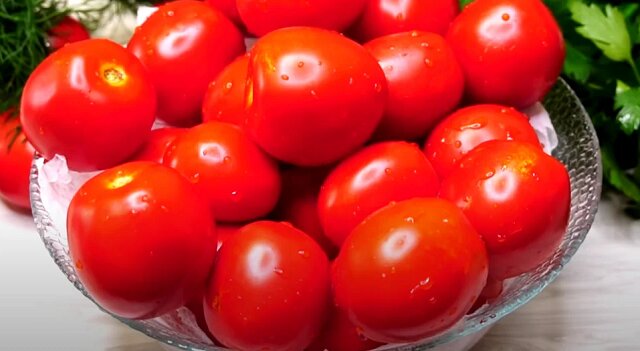 Jak łatwo obrać pomidory bez wrzątku. Dzielę się użyteczną radą