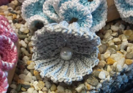 Kobieta zrobiła realistyczne akwarium z kolorowej przędzy