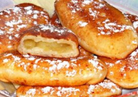 Bułeczki z ciasta twarogowego z jabłkami na patelni: delikatne i smaczne