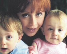 Kobieta urodziła bliźnięta w wieku 57 lat. Zobacz, jak żyją i wyglądają po 16 latach