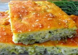 Szybkie ciasto z kapustą na kefirze: pokroić, później wymieszać – i danie jest gotowe