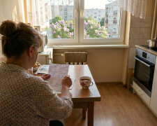 Córka poprosiła, żebym poręczyła jej kredyt na samochód. Powiedziała, że sama spłaca, że to formalność. Po roku przestała płacić. Bank zadzwonił do mnie w środę rano