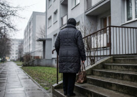 "Mamo, to tylko formalność". Syn poprosił o pożyczkę na mieszkanie. Podpisałam się jako poręczyciel. Po roku przestał spłacać kredyt, a bank zadzwonił do mnie
