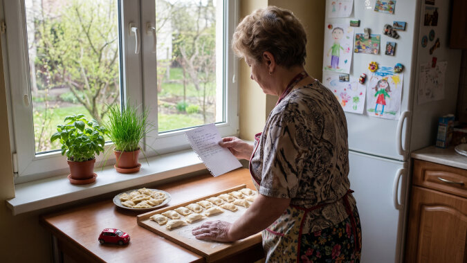 Syn ściągnął mnie na zimę do Dublina - "mama odpocznie, pozwiedza, pobędzie z wnukami". W polskim sklepie na tablicy ogłoszeń wisi kartka z numerem synowej: "Szukam niani od kwietnia, 15 euro za godzinę"