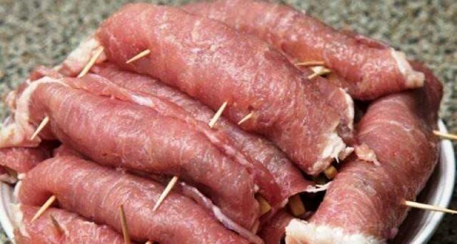 Przepis na mięsny przysmak – świąteczne roladki z mięsa