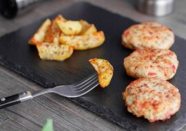 Kotlety z piersi z cebulą i papryką. Pyszne danie dla całej rodziny