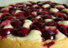 Deser, który zasługuje na najwyższe uznanie: szybko ugotowane ciasto z wiśniami oraz kefirem