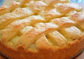 Szarlotka z kremem. Ciasto wychodzi smaczne i delikatne