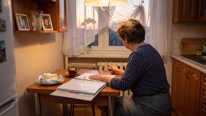 Na chrzcinach prawnuka mama wstała z kieliszkiem i ogłosiła, że dom pod Kockiem zapisała Marianowi - "bo Marian ma syna, nazwisko zostanie". Wszyscy wypili. Podatek i węgiel za ten dom od 2017 roku płacę ja.