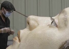 W Hiszpanii pojawił się wielki posąg tonącej dziewczyny