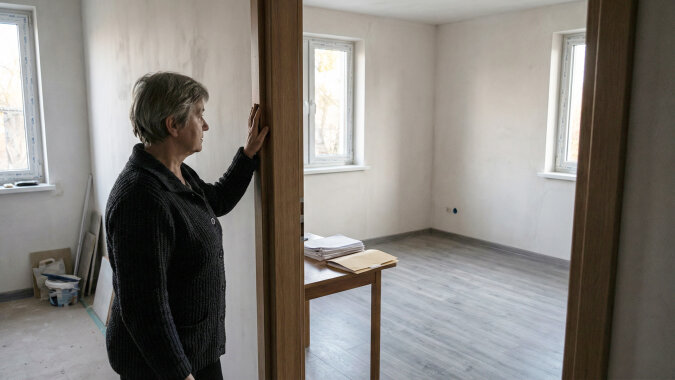 Przez pięć lat finansowałam remont domu po rodzicach - nowy dach, okna, ocieplenie, łącznie ponad sześćdziesiąt tysięcy. W zeszłym miesiącu brat pokazał mi akt darowizny, podpisany przez mamę rok przed śmiercią