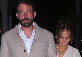 Przytulne ponczo i rozkloszowane dżinsy: Jennifer Lopez na randce z Benem Affleckiem