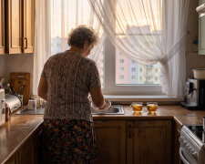 Mąż odszedł do młodszej dziewiętnaście lat temu. W środę zadzwonił jego brat: młodsza wyjechała do Anglii "na stałe", a on po operacji biodra sam nie da rady. Brat pyta, czy przyjmę go "na miesiąc, do rehabilitacji"