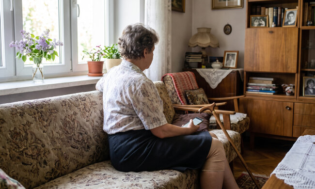 Kiedy syn się rozwodził, kazał mi wybierać - "albo ja, albo Kaśka". Na operację kolana zawiozła mnie Kaśka, czekała trzy godziny i odebrała wyniki. Syn zadzwonił po tygodniu. Zdziwił się, że nic nie mówiłam