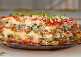 Lasagne z warzywami i serem. Prawdziwe włoskie arcydzieło kulinarne