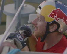 Rowerzysta przejechał po łopacie wirnika turbiny wiatrowej