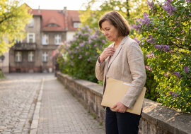 Porządkując dokumenty po mężu, znalazłam polisę na życie z 2016 roku. W rubryce "uposażony" nie było mojego nazwiska. Było nazwisko kobiety, której nigdy nie poznałam