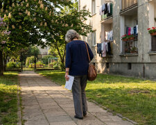 Matka dała mi przed śmiercią kopertę i powiedziała, żebym otworzyła ją, kiedy brat zacznie mówić o spadku. Brat zaczął mówić w dwa tygodnie po pogrzebie. Otworzyłam kopertę
