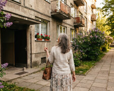 Pożyczyłam bratowej dwanaście tysięcy na operację. Spisałyśmy kartkę, ustaliłyśmy raty. Po trzech miesiącach przestała odbierać telefon