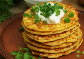 Szybkie placuszki z serem: zdrowe i pyszne śniadanie