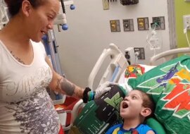 Najlepsza reakcja 6-latka na wiadomość o nowym sercu. Zobacz ten słodki filmik