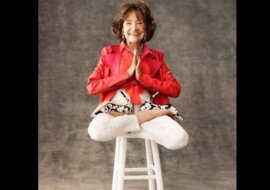 Sam Dalajlama klaskał tej dziewczynie. Ma 101 lat